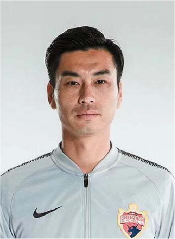 光着双乳三级走秀